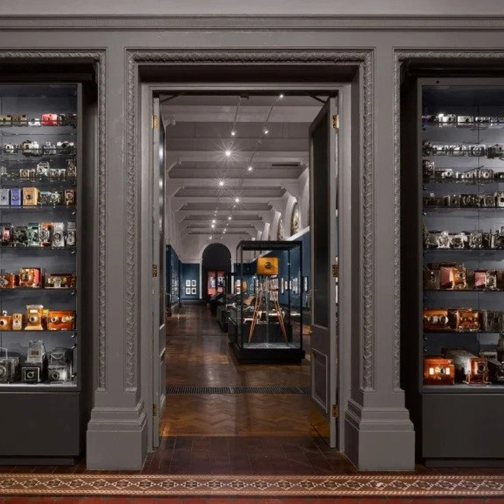 Λονδίνο: Κρυφά δωμάτια του μουσείου V&A μεταμορφώνονται στο μεγαλύτερο κέντρο φωτογραφίας
