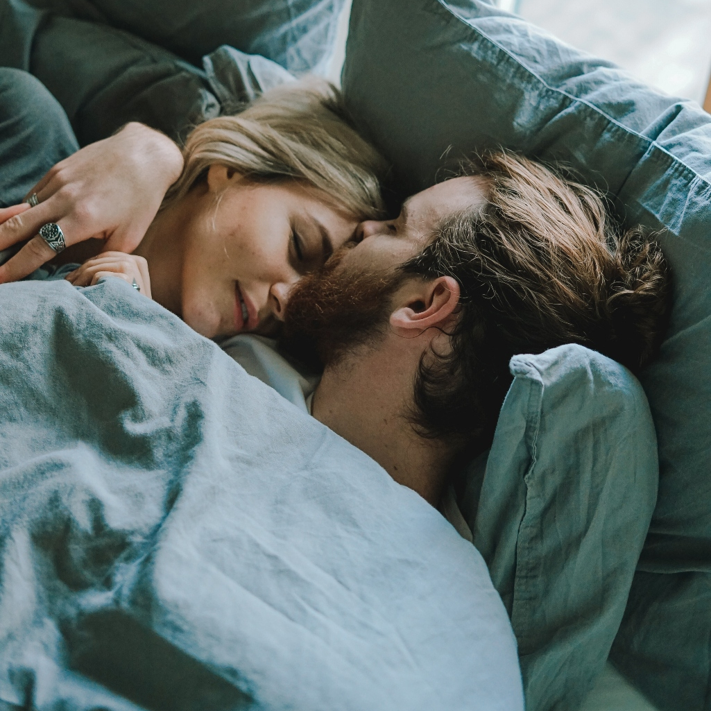 3 λόγοι που κάνει καλό στο σεξ να κοιμάστε χωριστά