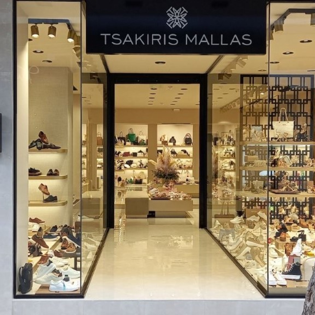 Τα καταστήματα TSAKIRIS MALLAS πιο ανανεωμένα από ποτέ