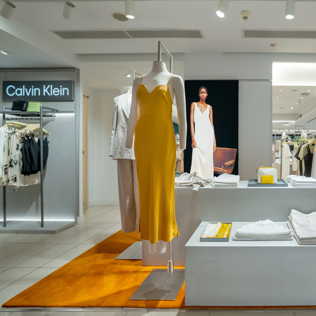 Η Calvin Klein επεκτείνει το δίκτυό της στην καρδιά της Αθήνας με ένα νέο shop αφιερωμένο στη γυναικεία συλλογή