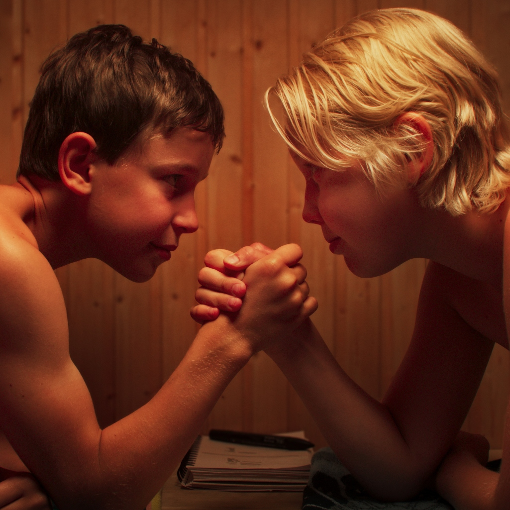 Shower Boys: Η βραβευμένη ταινία που σόκαρε ανεξήγητα τους γονείς και έκανε παιδιά να ξερνούν (;)