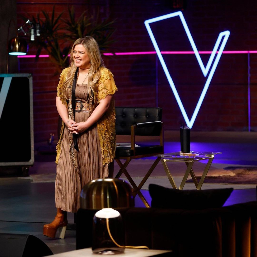 Το talk show της Kelly Clarkson κατηγορείται για εκφοβισμό και κακοποίηση από 11 υπαλλήλους