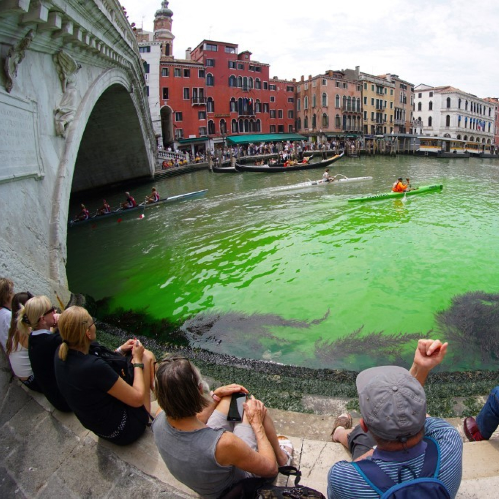 Αυτός είναι ο λόγος που το Μεγάλο Κανάλι της Βενετίας έγινε πράσινο