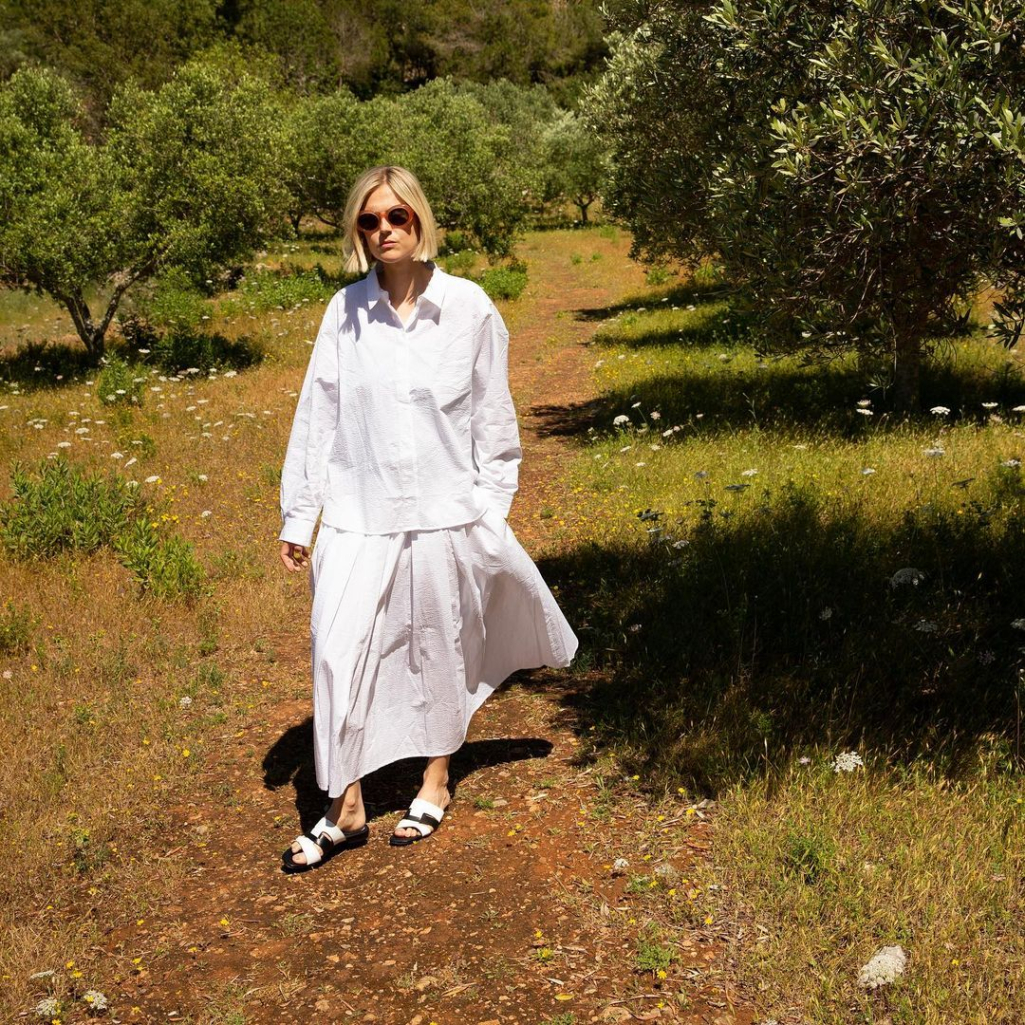 Shopping Alert: Η 70's λευκή φούστα θα κατακλύσει το καλοκαίρι μας 