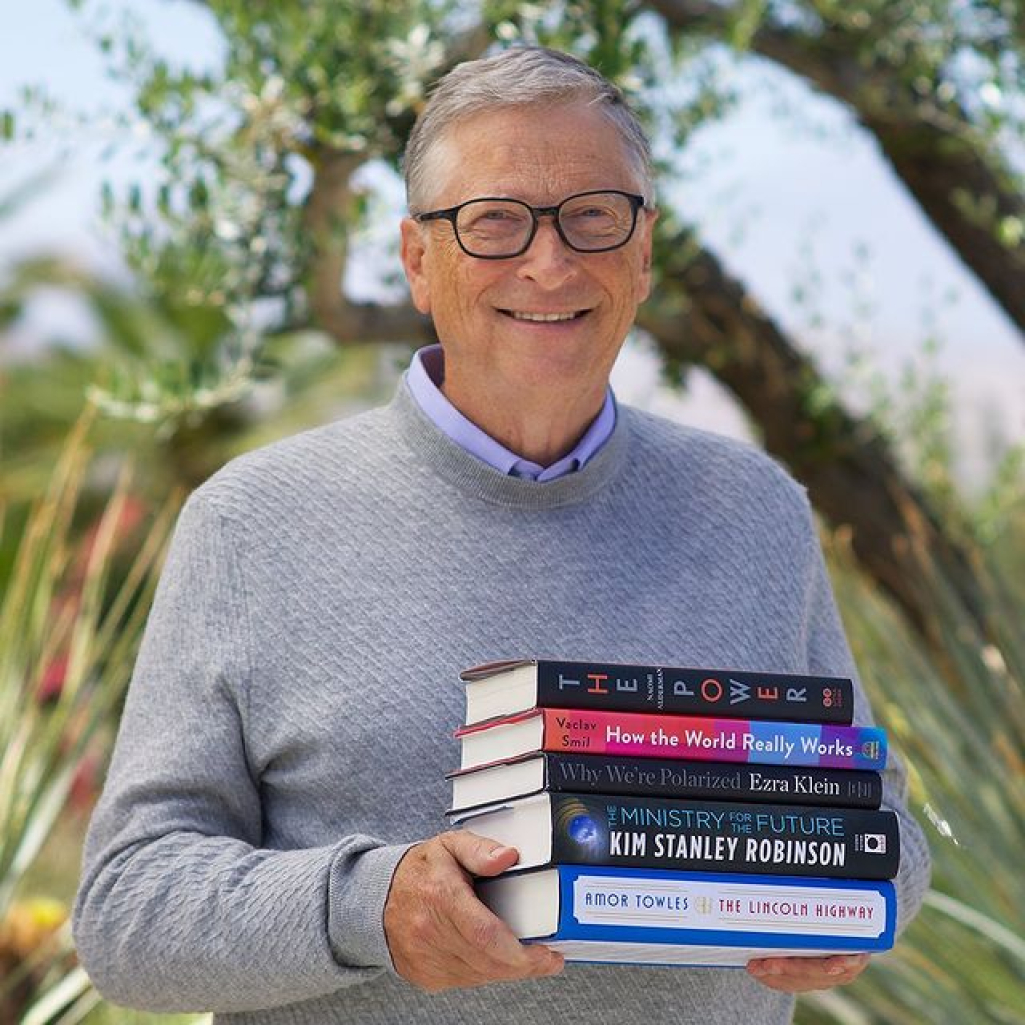 Ο Bill Gates προτείνει δυο βιβλία για όσους θέλουν να επιτύχουν, και μια σειρά του Netflix