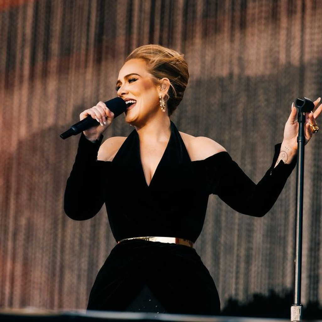 Η Adele αποκαλύψε πάνω στη σκηνή πώς έπαθε μυκητιασική λοίμωξη