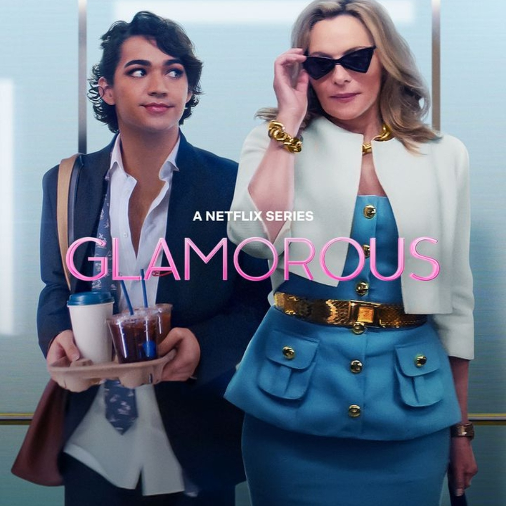Glamorous: Η νέα σειρά της Kim Cattrall είναι ένα queer (και πιο ενδιαφέρον) Sex and The City