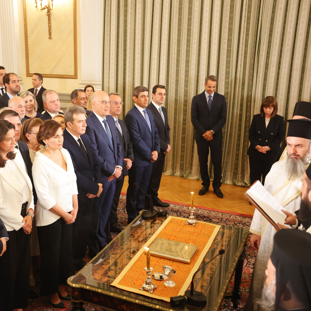 Ορκίστηκε η νέα κυβέρνηση στο Προεδρικό Μέγαρο - Φωτογραφίες και video από την τελετή