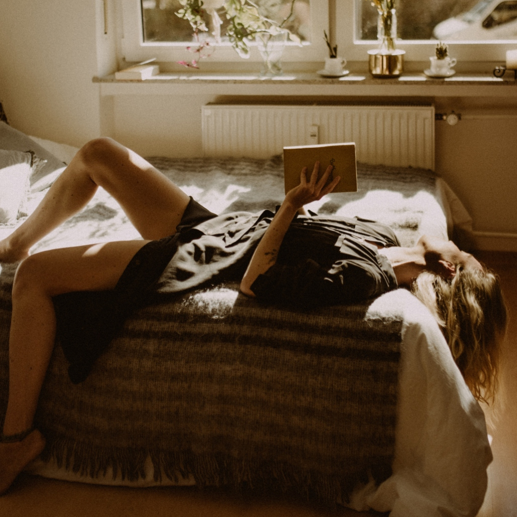 Bed rot: Η τάση του TikTok που σου επιτρέπει να «σαπίζεις» στο κρεβάτι