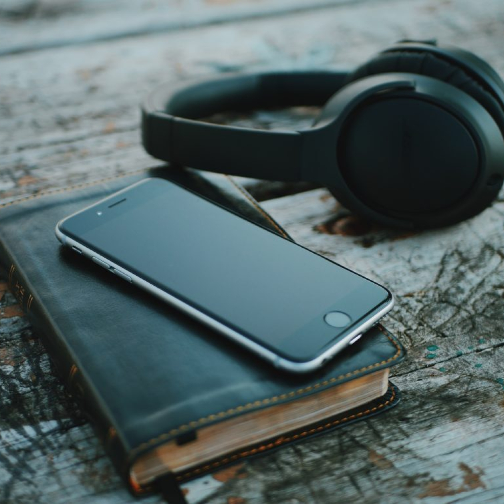 Η Key Books Διαβάζει για τους Άλλους: Τα audiobooks φτάνουν πιο μακριά από ποτέ με μια νέα εφαρμογή
