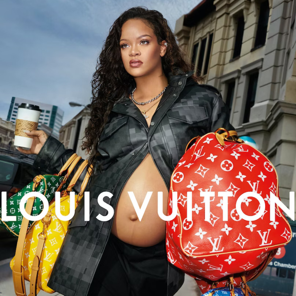 Louis Vuitton: Μία έγκυος Rihanna και χρωματιστές Speedy bags στο iconic βίντεο της νέας καμπάνιας