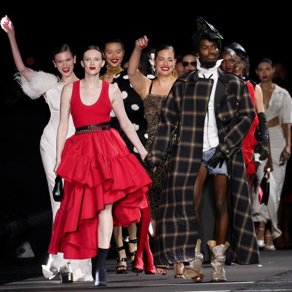 Runway Icons: Το show της βρετανικής Vogue και του LuisaViaRoma μάγεψε το κοινό