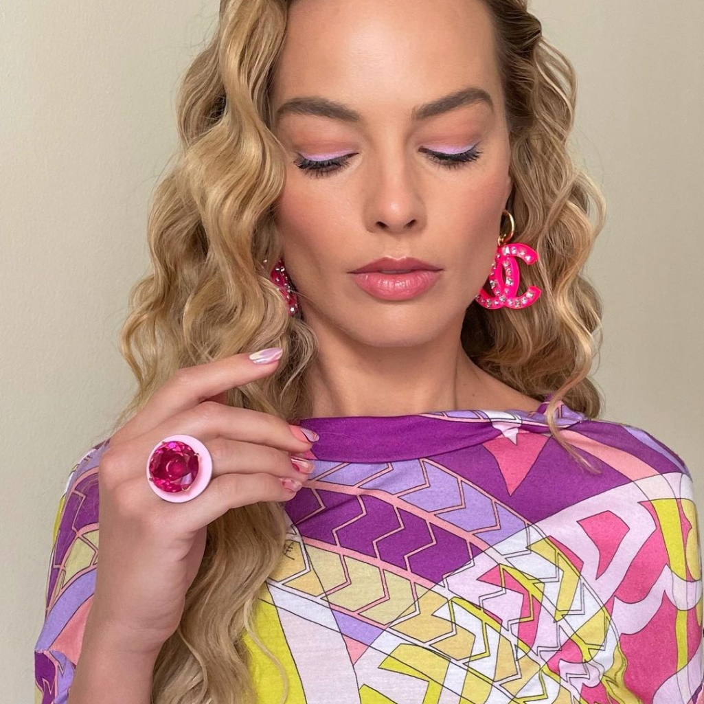Mανικιούρ: Η Μάργκο Ρόμπι μάς δείχνει το απόλυτο Barbie mani