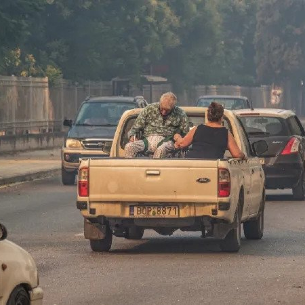 Φωτιά στη Μαγνησία: Νύχτα τρόμου στη Νέα Αγχίαλο - Τι λέει η Αεροπορία για την 111 ΠΜ