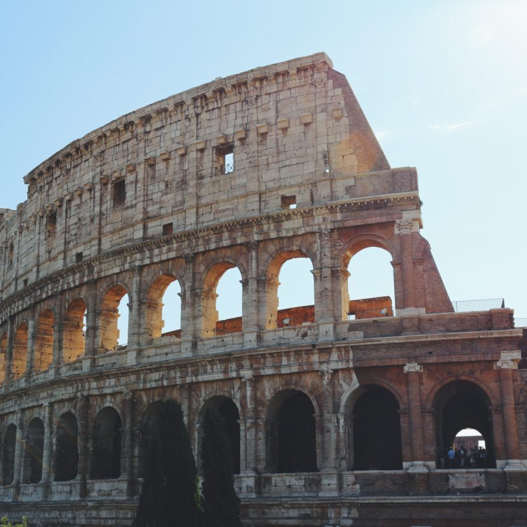 «Δεν ήξερα ότι είναι αρχαίο μνημείο»: Ο τουρίστας που χάραξε με κλειδί το Κολοσσαίο ζητά συγγνώμη