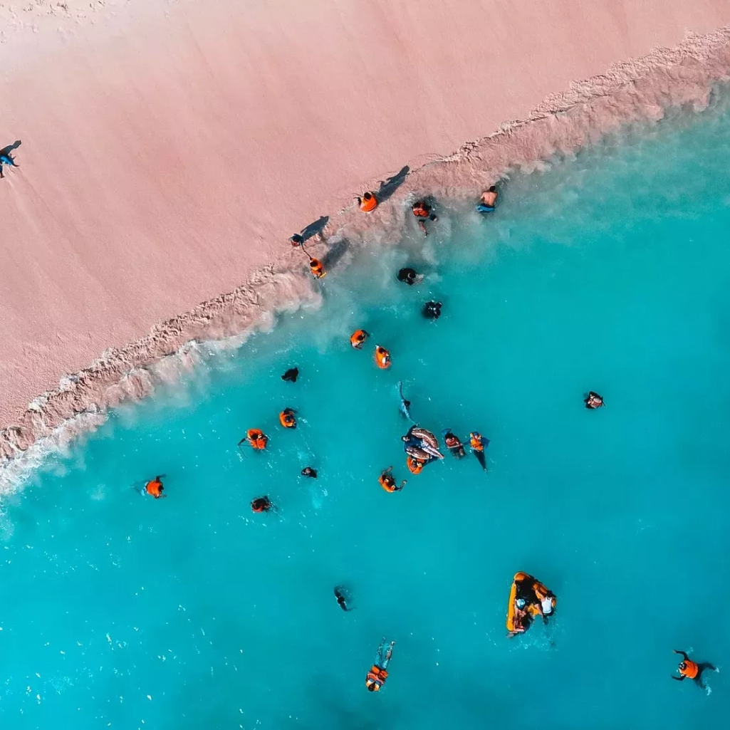 Οι 12 ωραιότερες πολύχρωμες παραλίες του κόσμου - Ανάμεσά τους και δύο ελληνικές