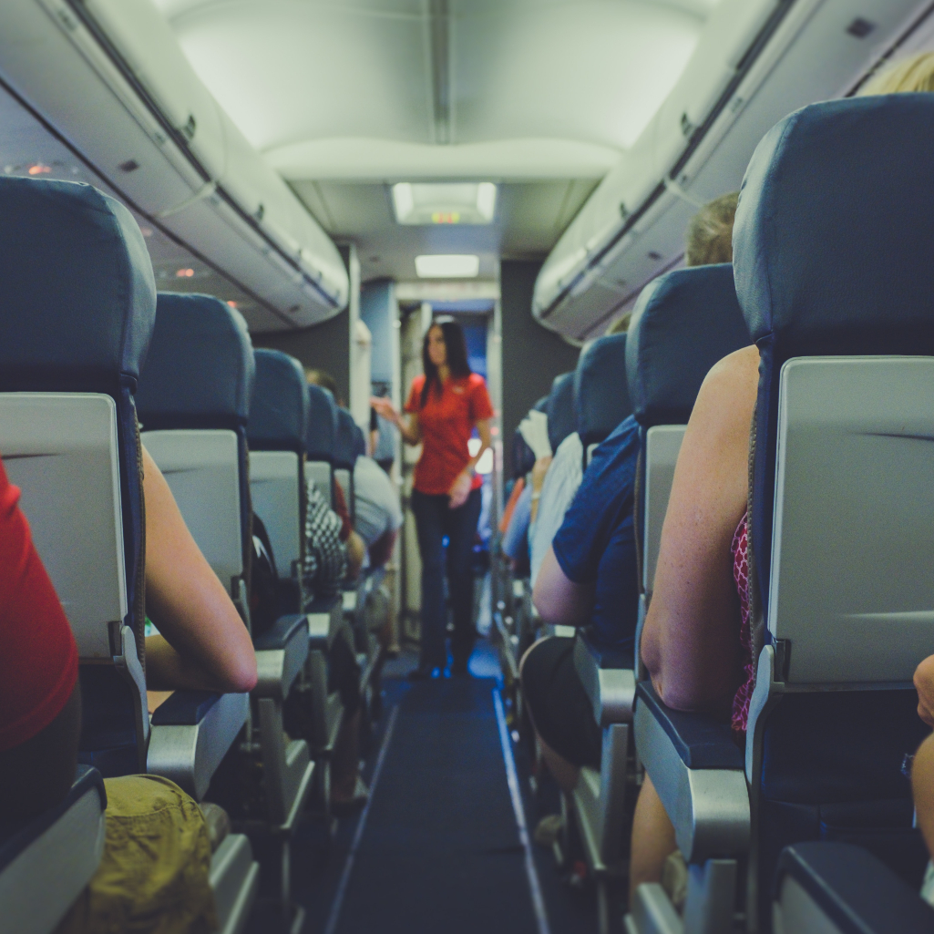 Τι να μην κάνεις ποτέ σε αεροπλάνο – «Είναι αηδιαστικό και ανθυγιεινό», λέει αεροσυνοδός