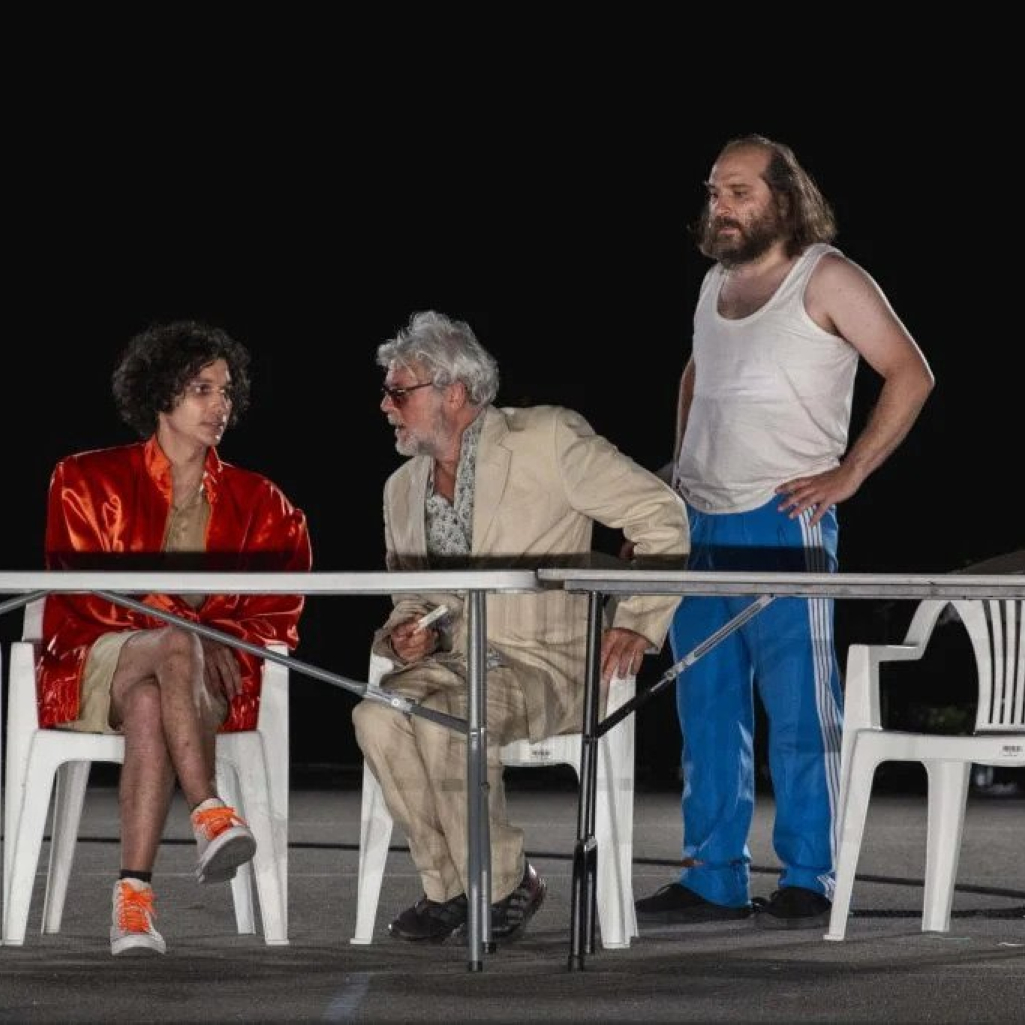 Ο Guardian στην Επίδαυρο: «Το Φεστιβάλ Αθηνών Επιδαύρου ωθεί το θέατρο προς τον 21ο αιώνα»