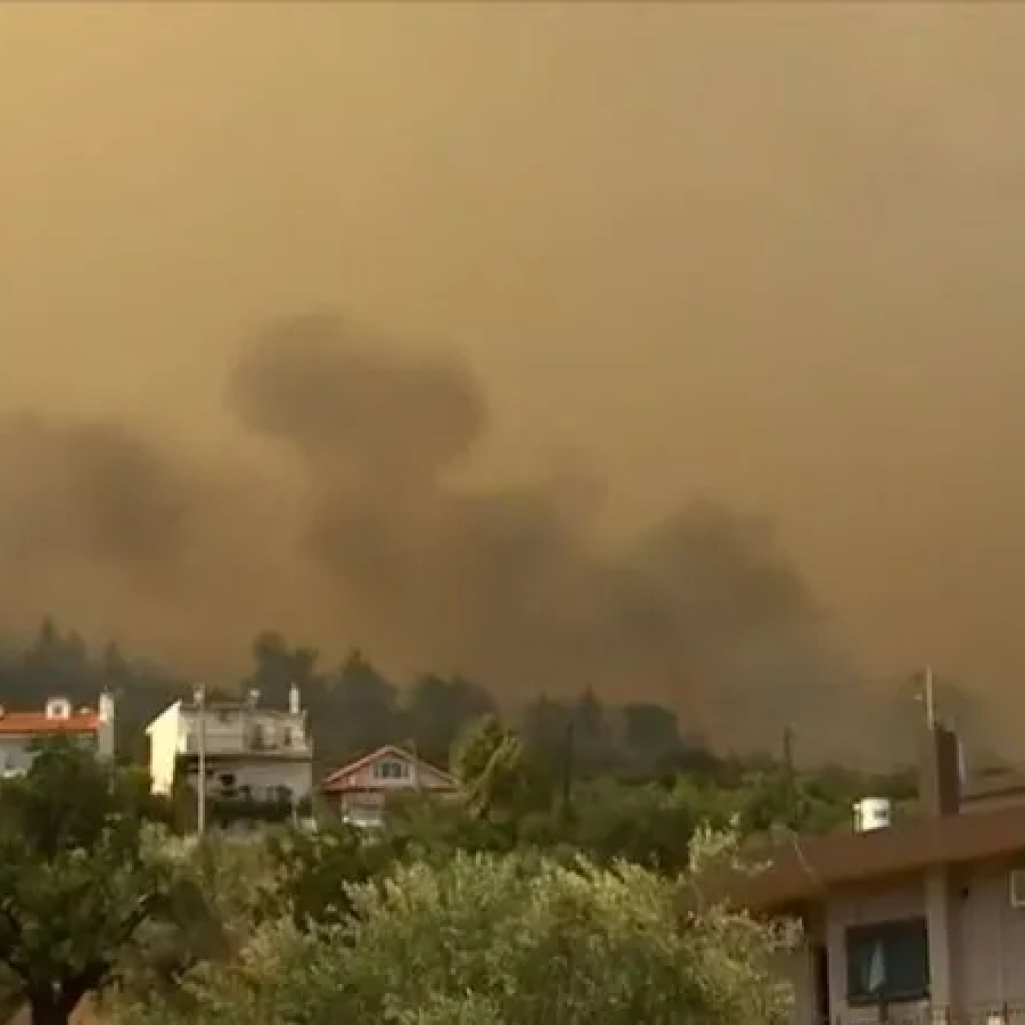 Φωτιά στη Φυλή: Εγκλωβισμένες μοναχές στη Μονή Κλειστών - Εκκενώσεις περιοχών