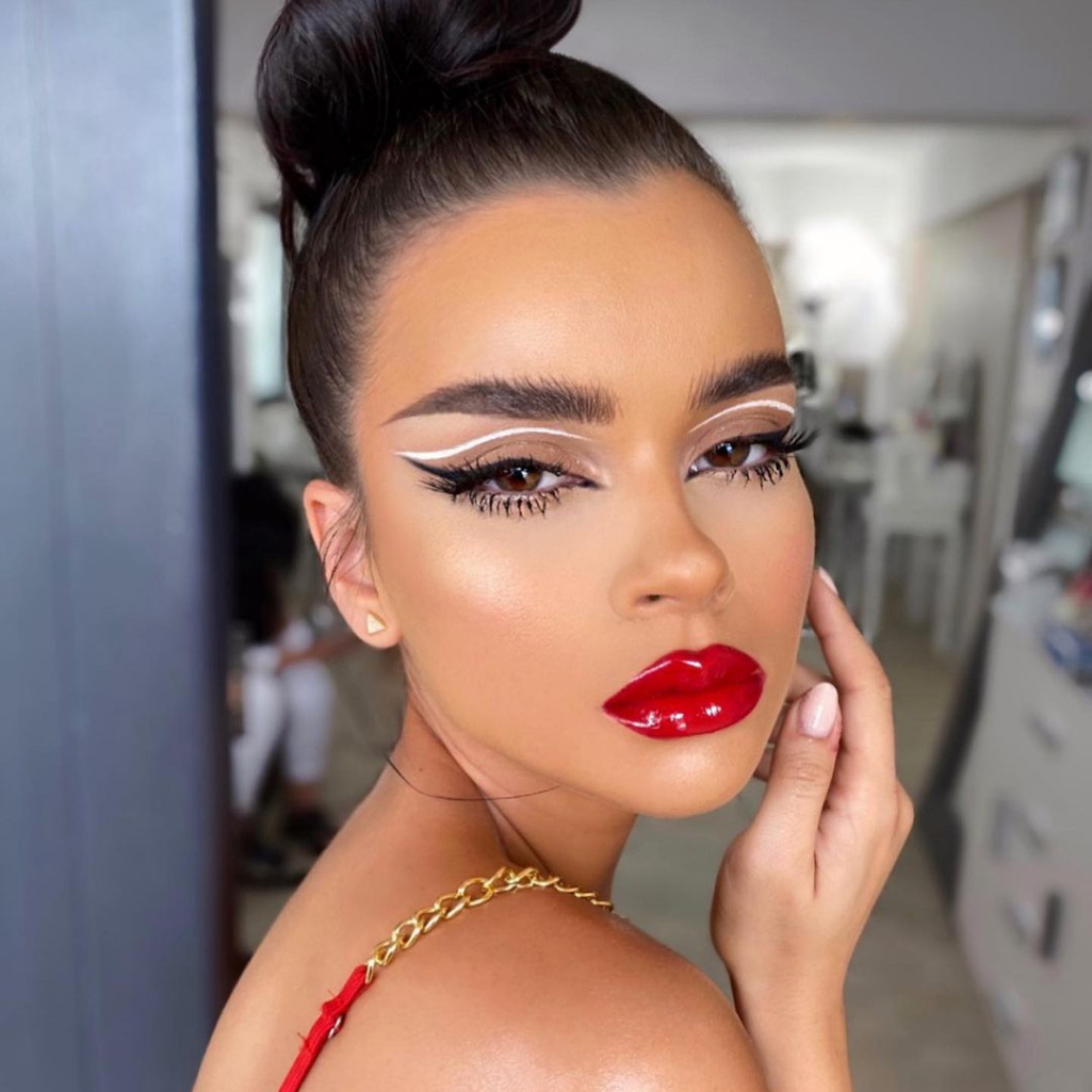 Latex Lips: Αυτή είναι η νέα makeup εμμονή του TikTok, κι όχι άδικα