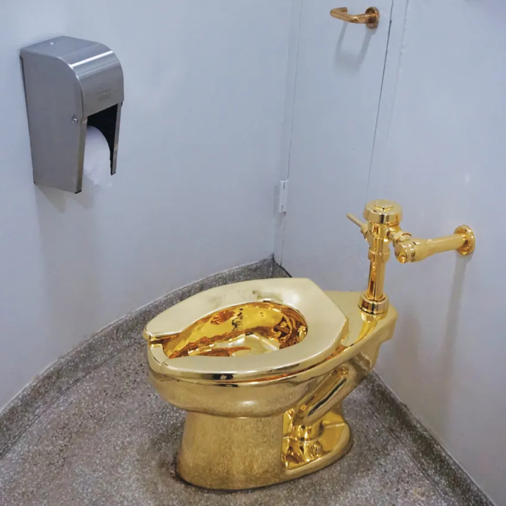 Η αστυνομία ξέρει ποιος έκλεψε τη χρυσή τουαλέτα που πρόσφεραν στον Τραμπ
