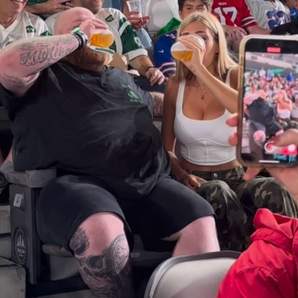 Beer Girl: Η Μέγκαν έγινε viral πίνοντας μπύρα σε αγώνες - Δεν την ήθελαν στο US Open, οπότε πήγε στο NFL
