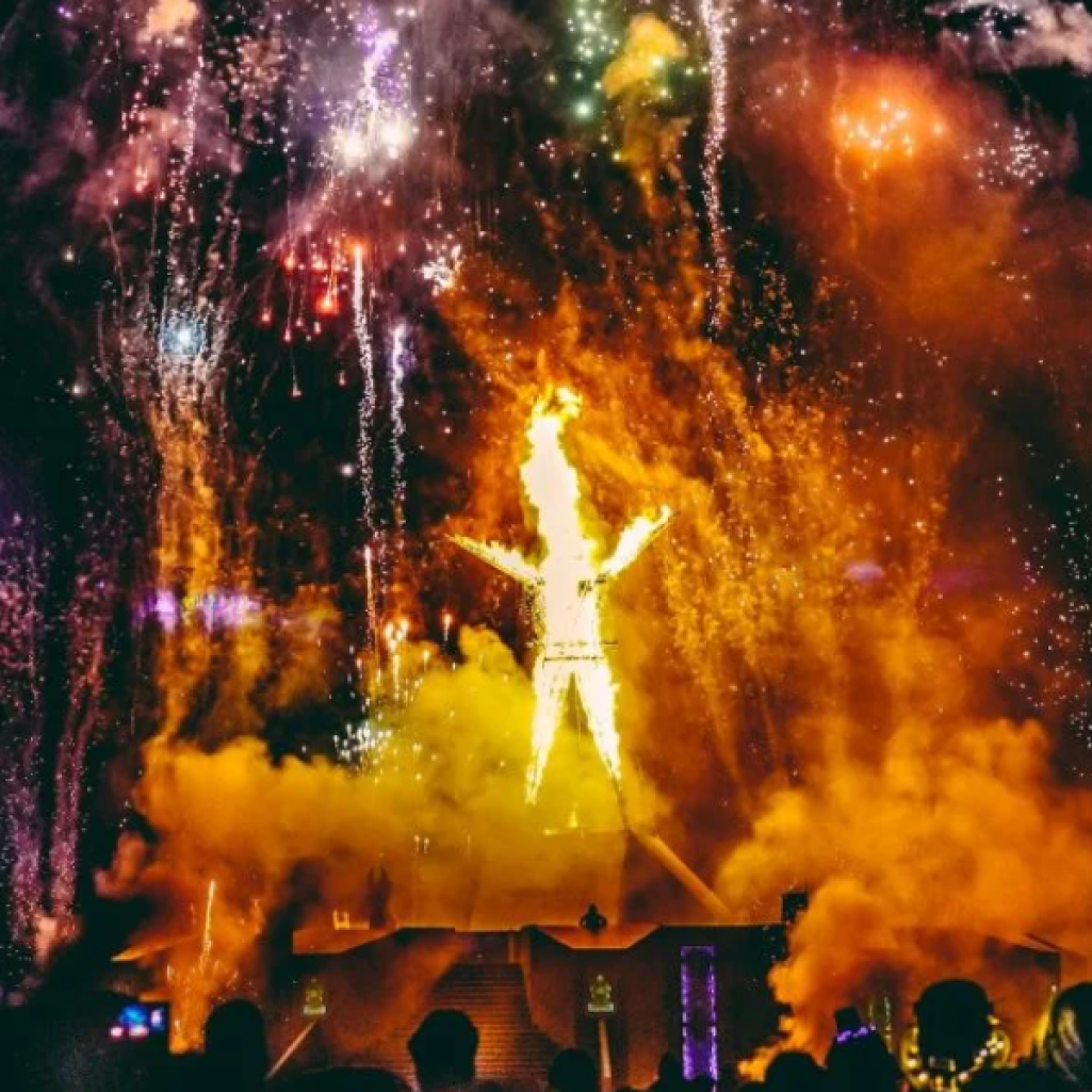 Ένας νεκρός, χιλιάδες εγκλωβισμένοι στο Burning Man: Πώς το διάσημο φεστιβάλ μετατράπηκε σε εφιάλτη