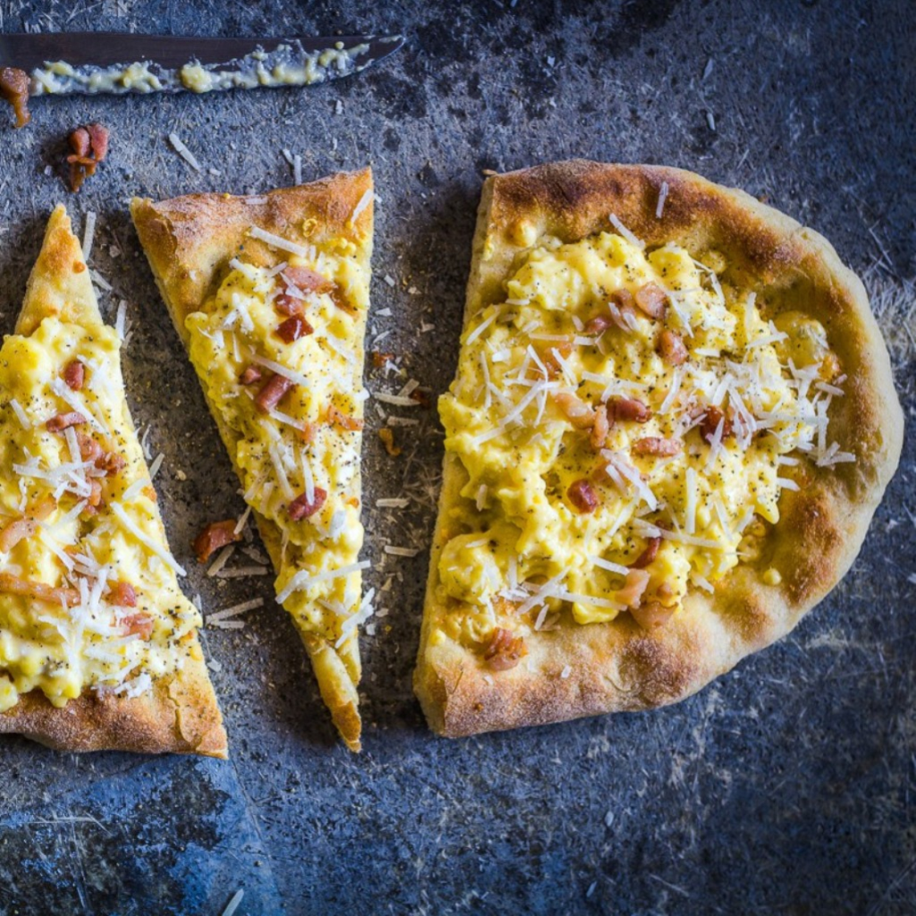 Η καλύτερη συνταγή για πίτσα καρμπονάρα που έχεις ποτέ δοκιμάσει 