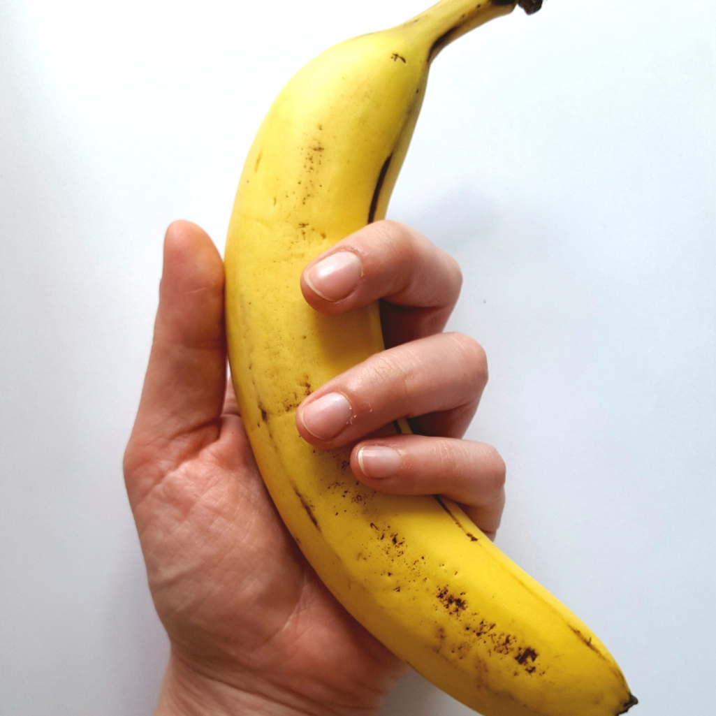 Αν δεν πλένεις τις μπανάνες σου πριν τις ξεφλουδίσεις, τις τρως εντελώς λάθος
