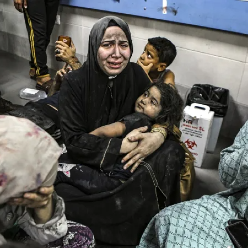 Γάζα: Εκατόμβη νεκρών από βομβαρδισμό νοσοκομείου - Το blame game από το Ισραήλ και η έκτακτη συνεδρίαση του ΟΗΕ