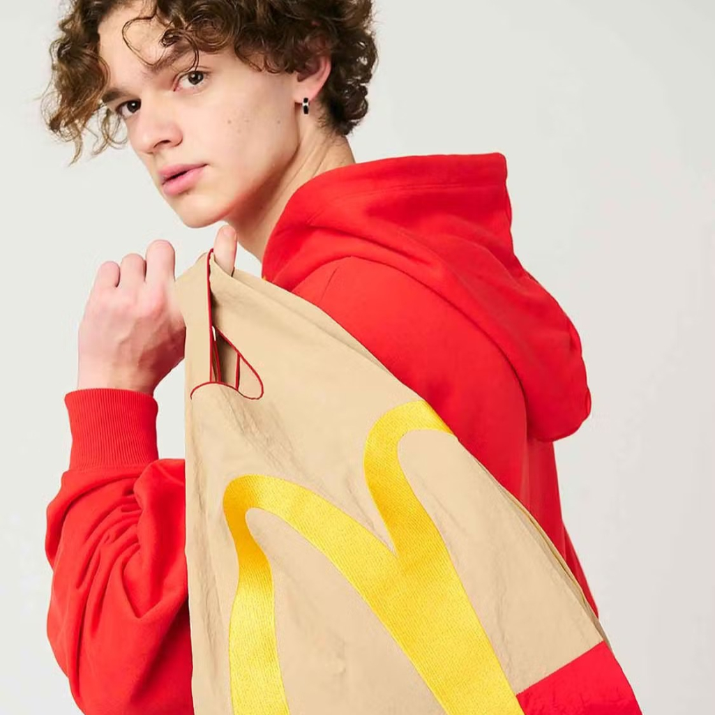 Η iconic paper bag των McDonald's έγινε (οικολογική) τσάντα -και τη θέλουμε τώρα