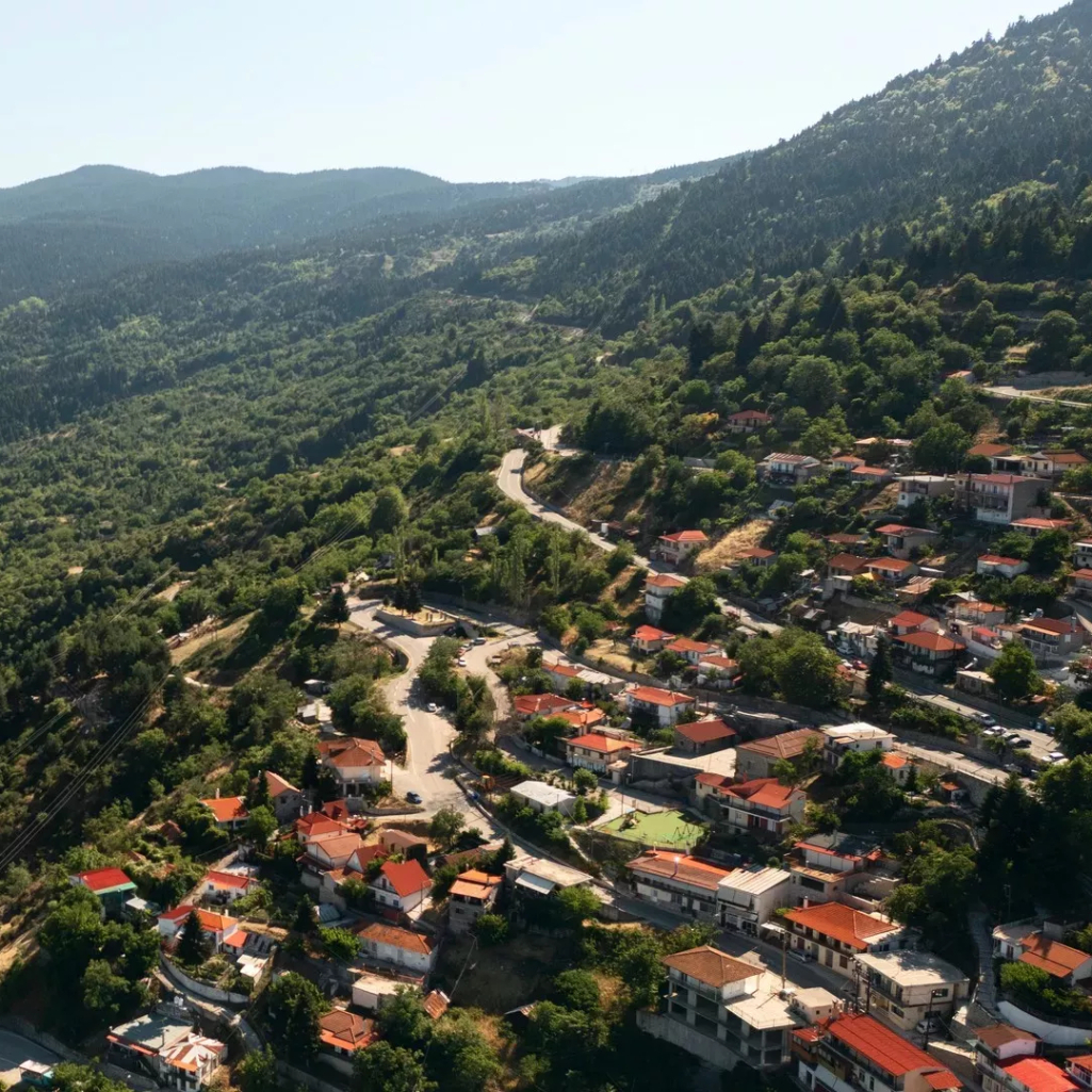 Τυμφρηστός Φθιώτιδας: Το χωριό με τη «φιδίσια» διαδρομή και την ξεχωριστή θέα