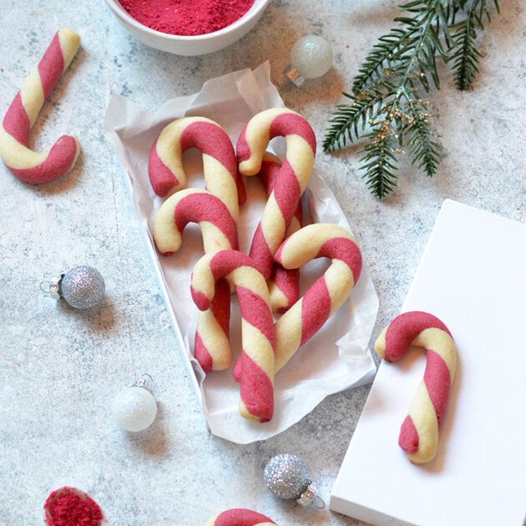 Μπισκότα candy cane: Τα αγαπημένα μας χριστουγεννιάτικα γλειφιτζούρια μπαστουνάκια, τώρα και σε μπισκοτάκια