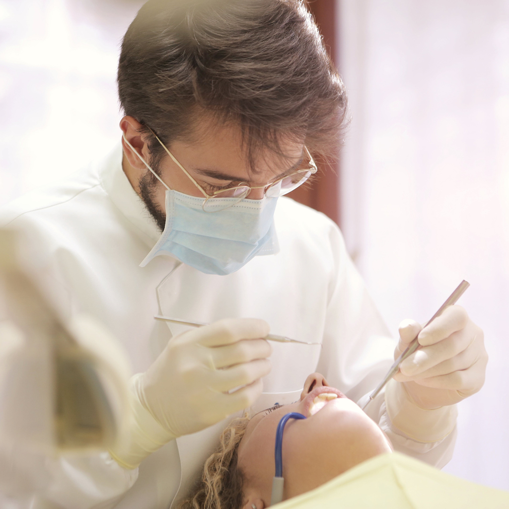 5 συνήθειες που καταστρέφουν τα δόντια - Τι δεν θα έκανε ποτέ ένας οδοντίατρος