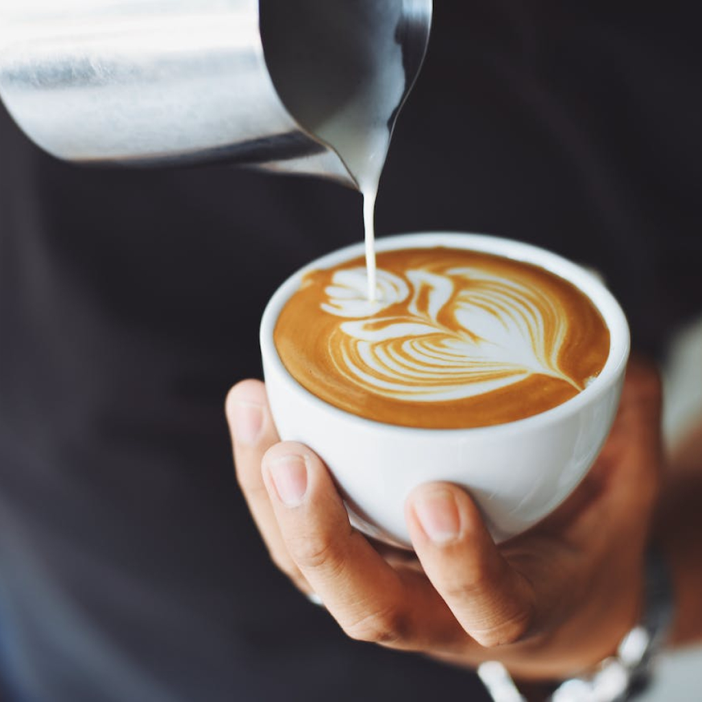 Διατροφολόγος αποκαλύπτει ποια άτομα πρέπει να απέχουν από τον καφέ