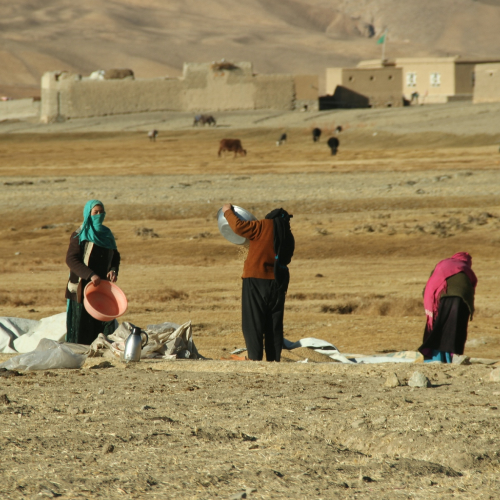 Αφγανιστάν: Γυναίκες θάφτηκαν ζωντανές μετά τον σεισμό - Φοβούνταν να βγουν χωρίς χιτζάμπ 