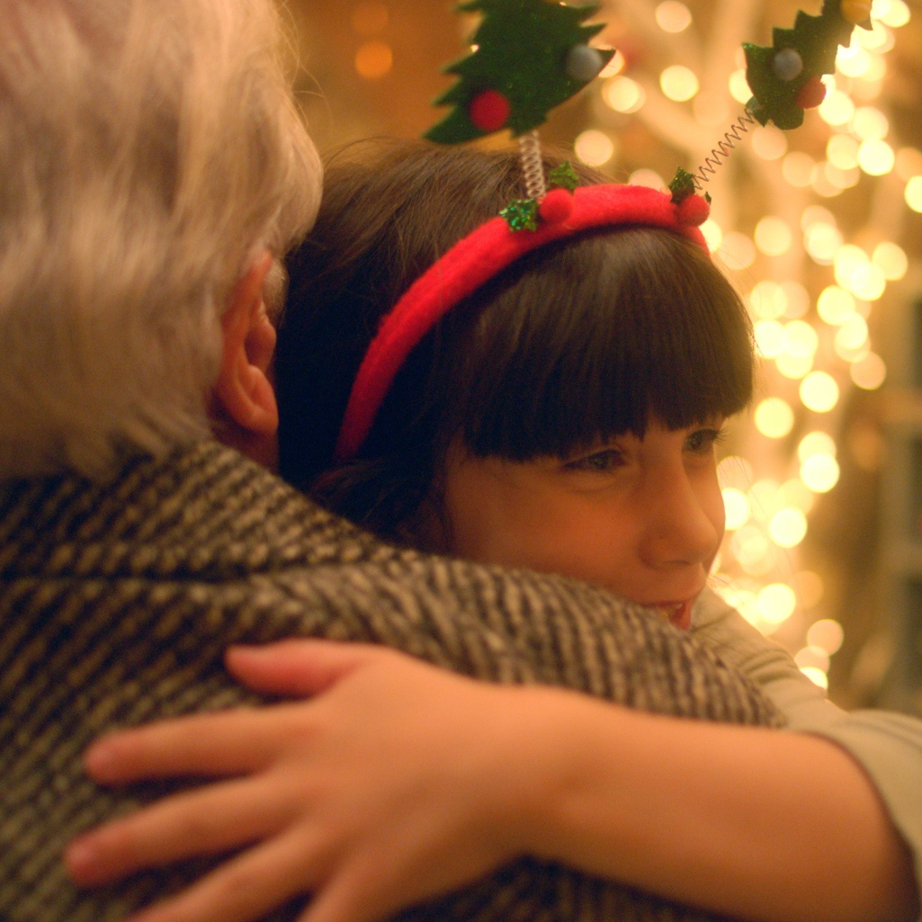 Αυτές τις γιορτές, δίνουμε την πιο ζεστή μας αγκαλιά σε όσους τη χρειάζονται!