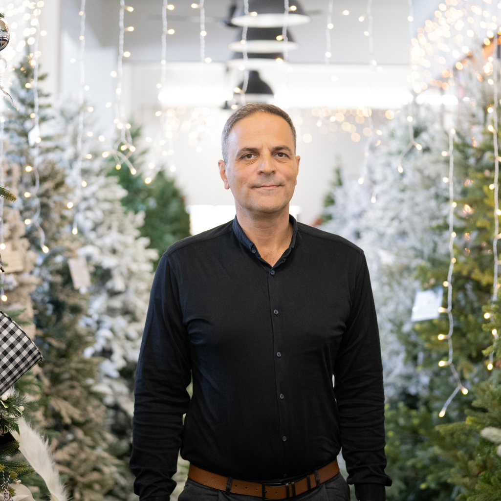 Meet The E5: Ο Μάκης Άργυρος, ιδρυτής του echodeco.gr φέρνει την πιο γλυκιά Χριστουγεννιάτικη ατμόσφαιρα στο σπίτι μας