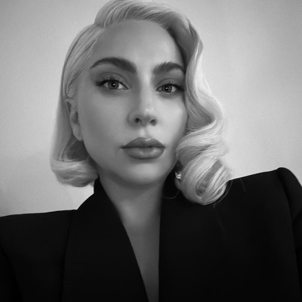 Η Lady Gaga υιοθέτησε ένα ξανθό bob haircut, εμπνευσμένο από τη δεκαετία του 1920