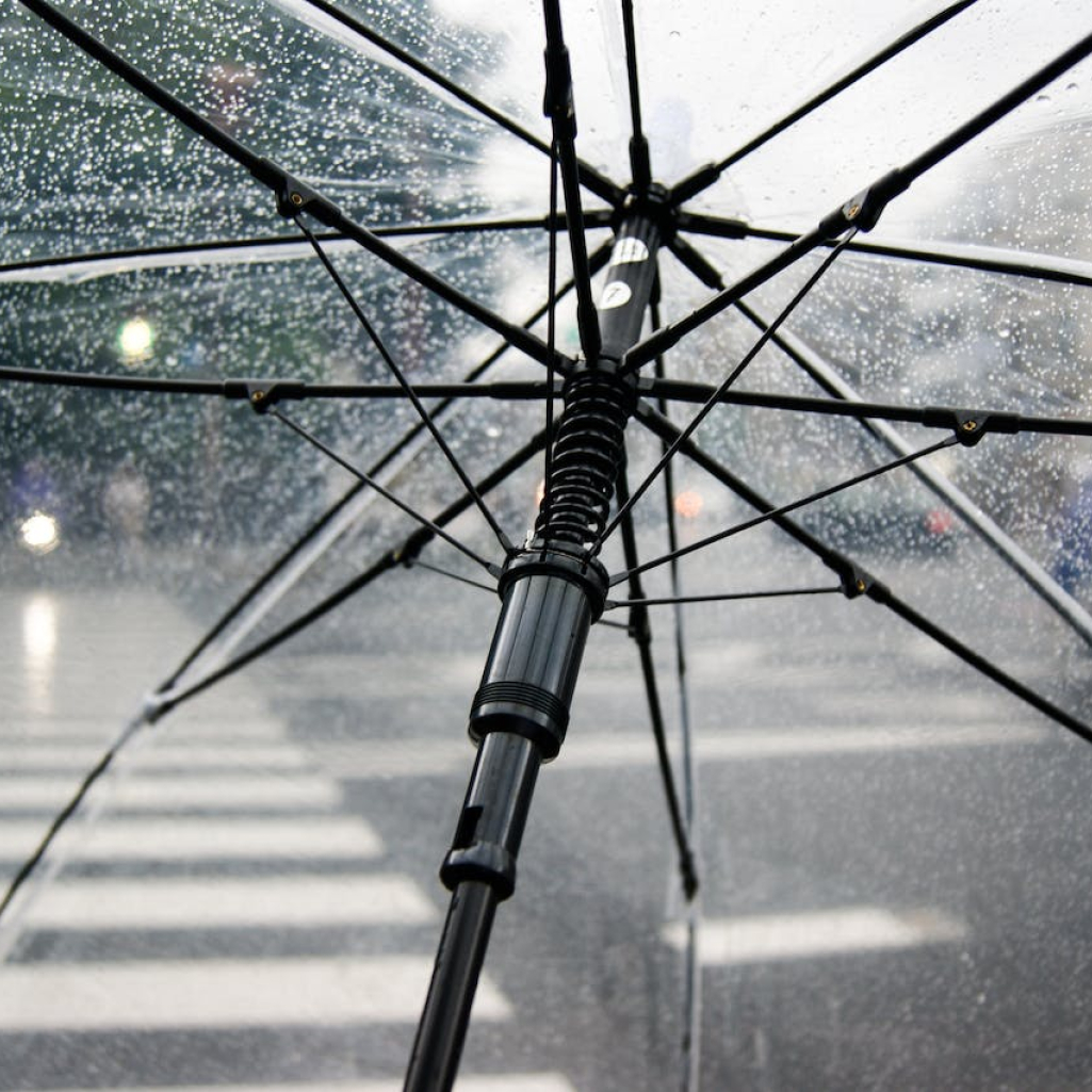 Καιρός σήμερα: Ισχυρές βροχές και καταιγίδες - Βελτίωση το μεσημέρι σε όλη τη χώρα