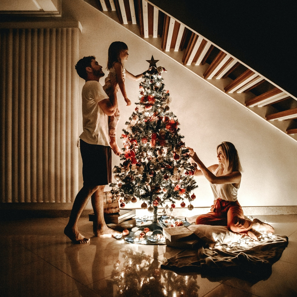Πότε πρέπει να ξεστολίσεις το χριστουγεννιάτικο δέντρο, για να έχεις καλή τύχη το 2024 