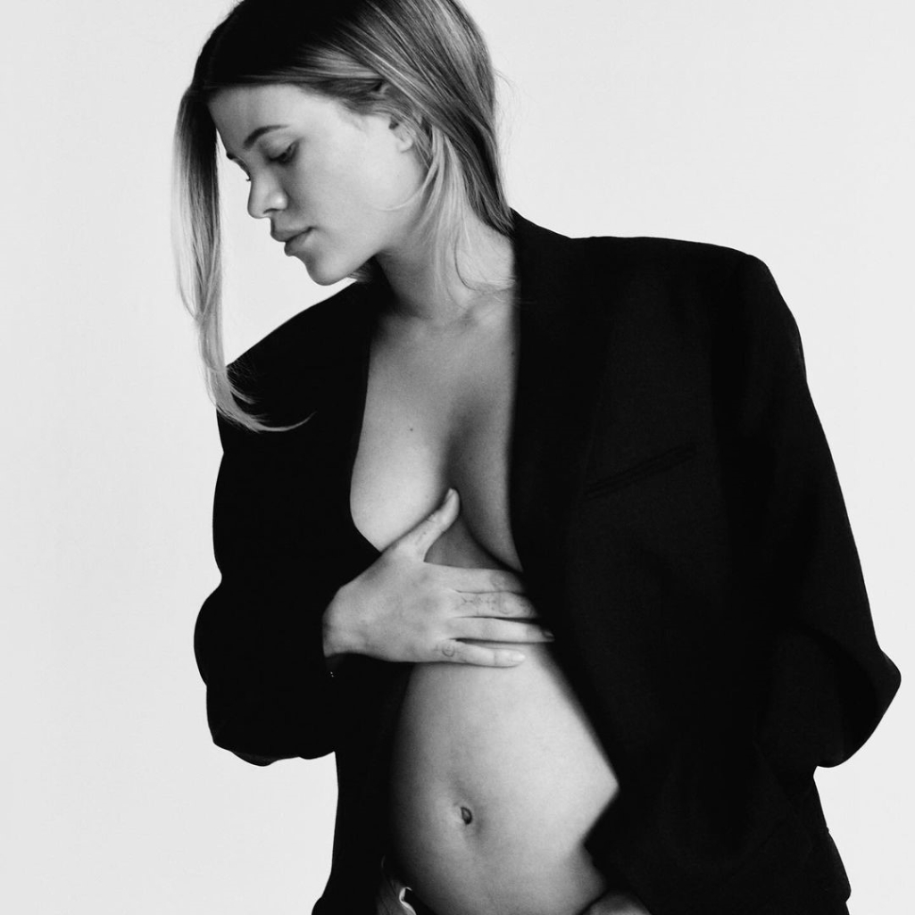 Η Σοφία Ρίτσι ανακοίνωσε την εγκυμοσύνη της μέσα από μια εντυπωσιακή φωτογράφηση στη Vogue