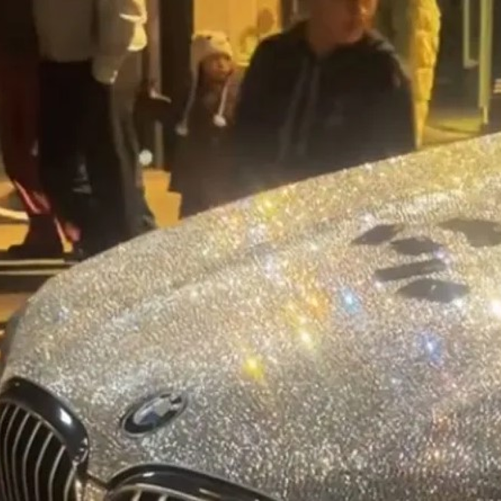 Διακόσμησε το αυτοκίνητό της με εκατομμύρια κρύσταλλα - Το βίντεο που έγινε viral στο TikTok