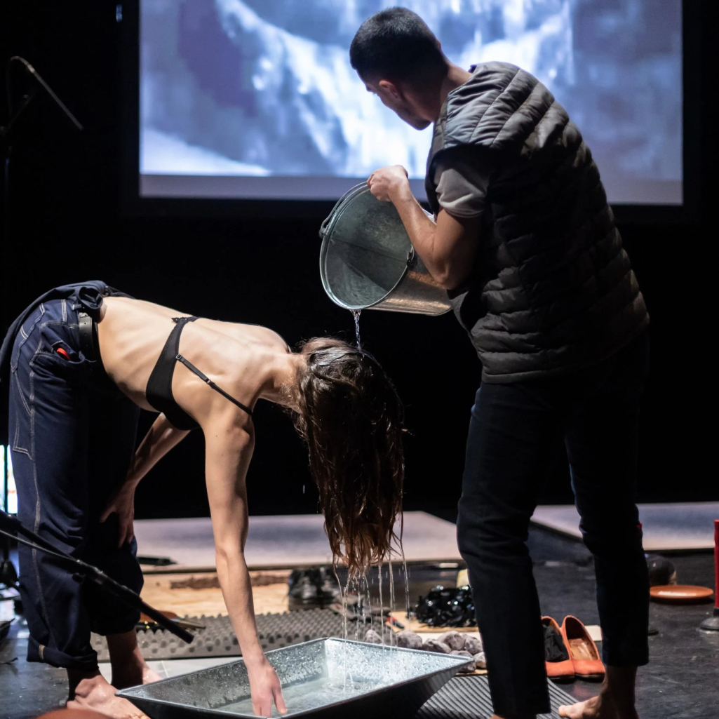 MOS: Το έργο της διακεκριμένης χορογράφου Ιωάννας Παρασκευοπούλου σε μια προσβάσιμη παράσταση στη Στέγη