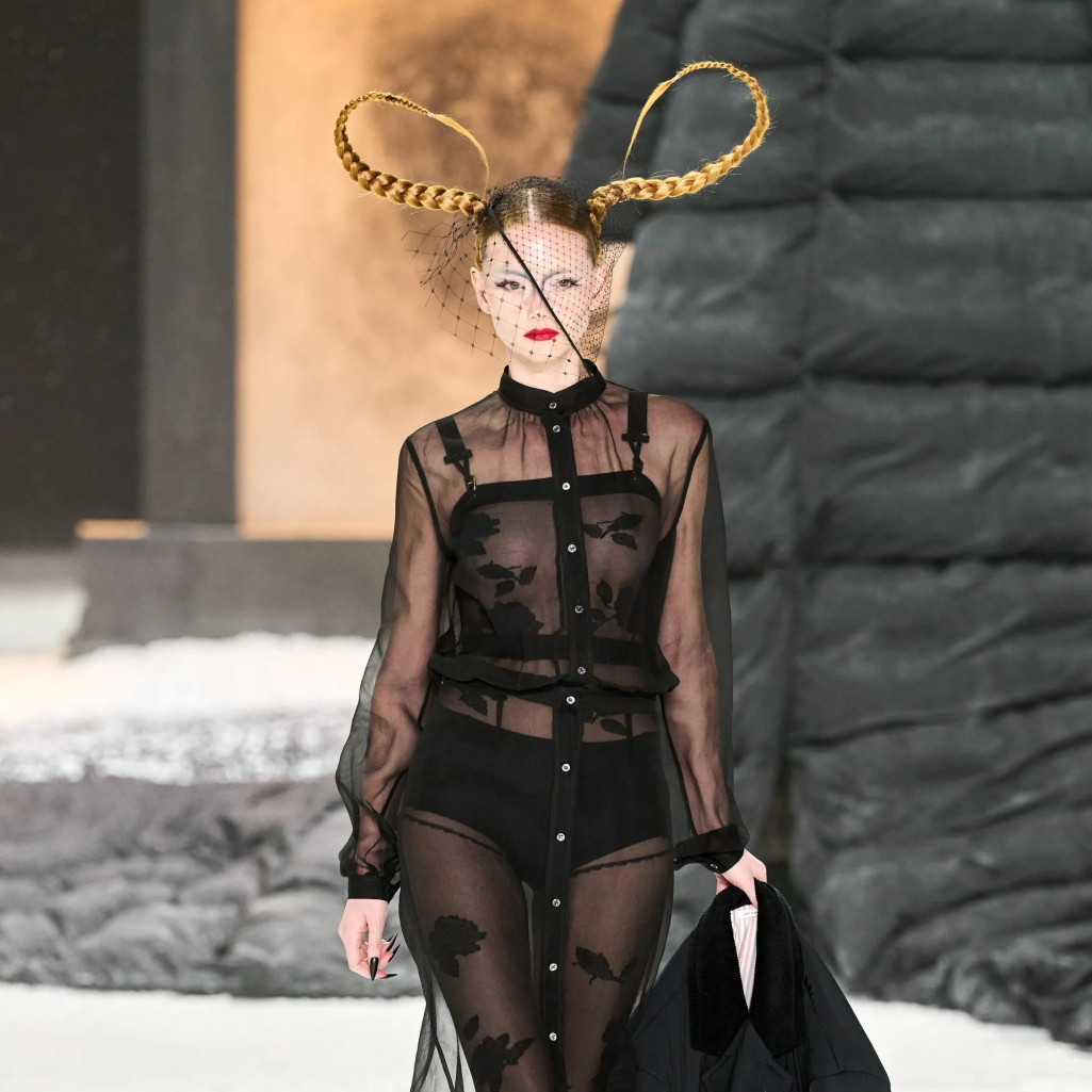 New York Fashion Week: Το «κοράκι» του Thom Browne επανέφερε τη φαντασία στον θεσμό