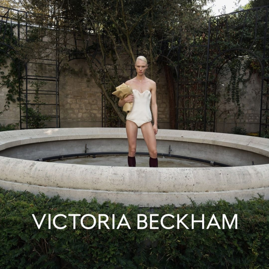 Η νέα ss2024 καμπάνια της Victoria Beckham με τον Γιούργκεν Τέλερ