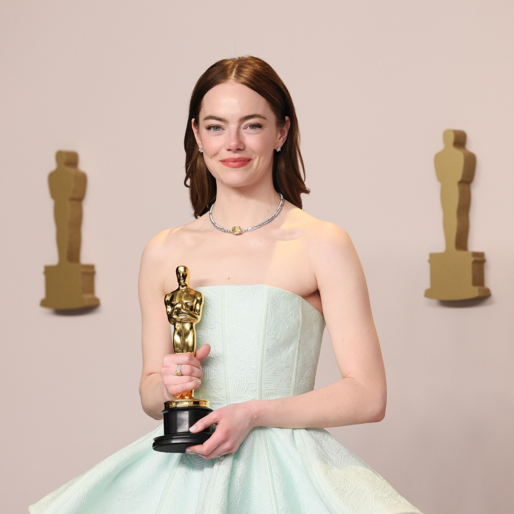 Oscars 2024: Η συγκινητική ομιλία της Έμα Στόουν, η αναφορά στην κόρη της και το «ατύχημα» με το φόρεμα  