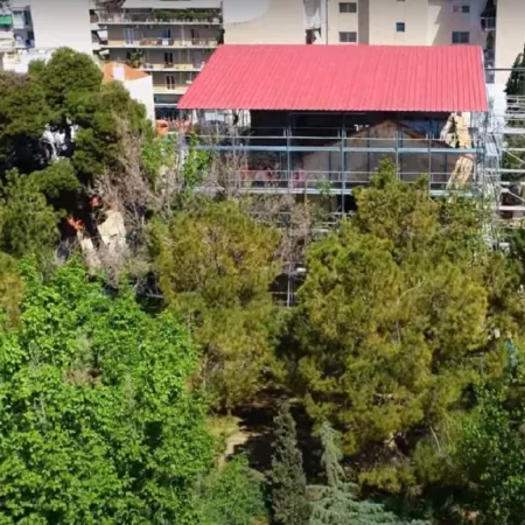 Ψηλά δέντρα, «λίμνη» και μια ιστορική βίλα στο κέντρο της Αθήνας - Το υποτιμημένο πάρκο «όαση»