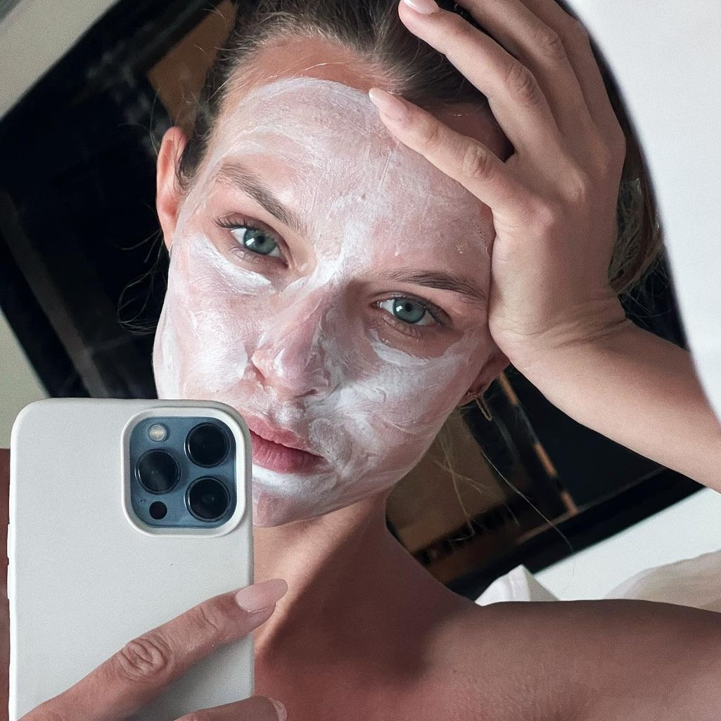 Beauté την Κυριακή: H DIY μάσκα που αναζωογονεί και επαναφέρει τη λάμψη στην επιδερμίδα του προσώπου