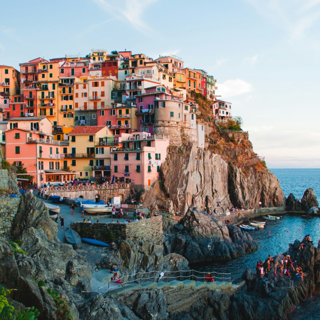 Ιταλία: Στο Cinque Terre μπορεί να λάβεις πρόστιμο έως 2.500€, εάν φοράς αυτά τα παπούτσια